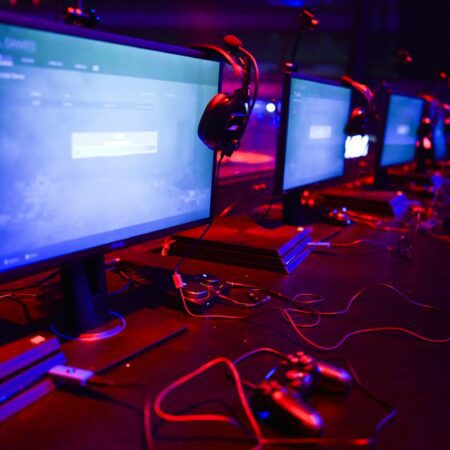 The Rise of Esports: A Review of the Latest Gaming Phenomenon
